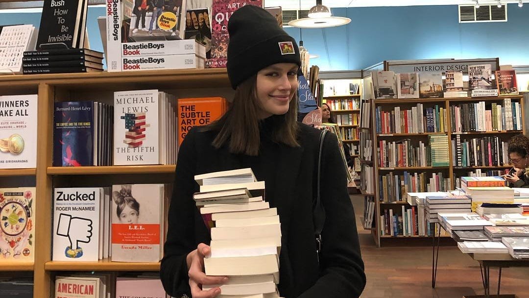 This Weekend, We're Reading Books From Kaia Gerber's Bookshelf - Grazia
