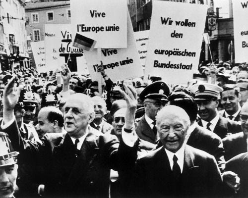 Le chancelier Adenauer et le président de Gaulle à Bonn lors de la visite officielle de ce dernier les 4 et 5 septembre 1962.