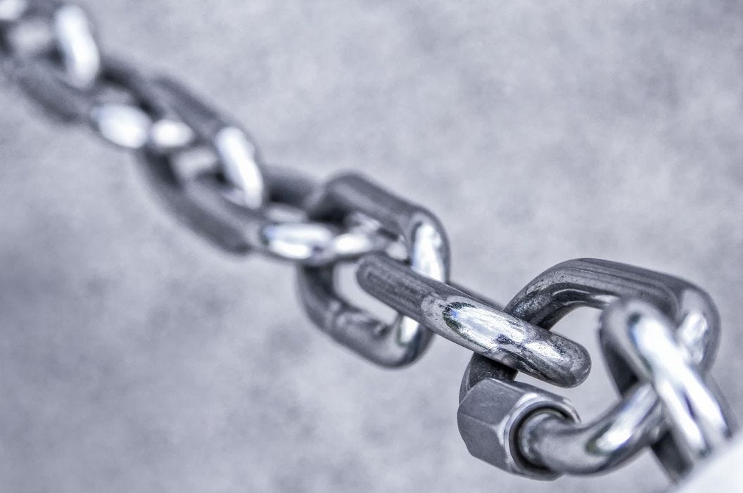 Security chain (Tom/Pixabay)