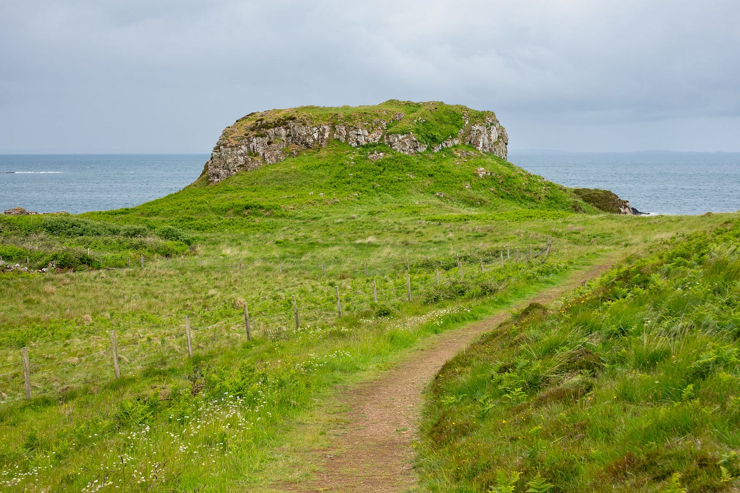Approaching Dun Ara © Felicity Martin