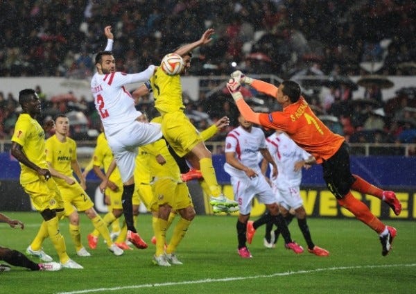 sevilla beats off villarreal la liga 2015