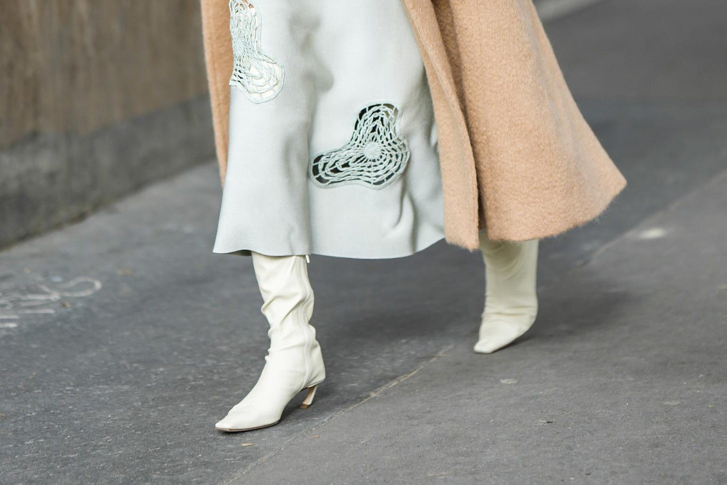 White boots can refresh your wardrobe