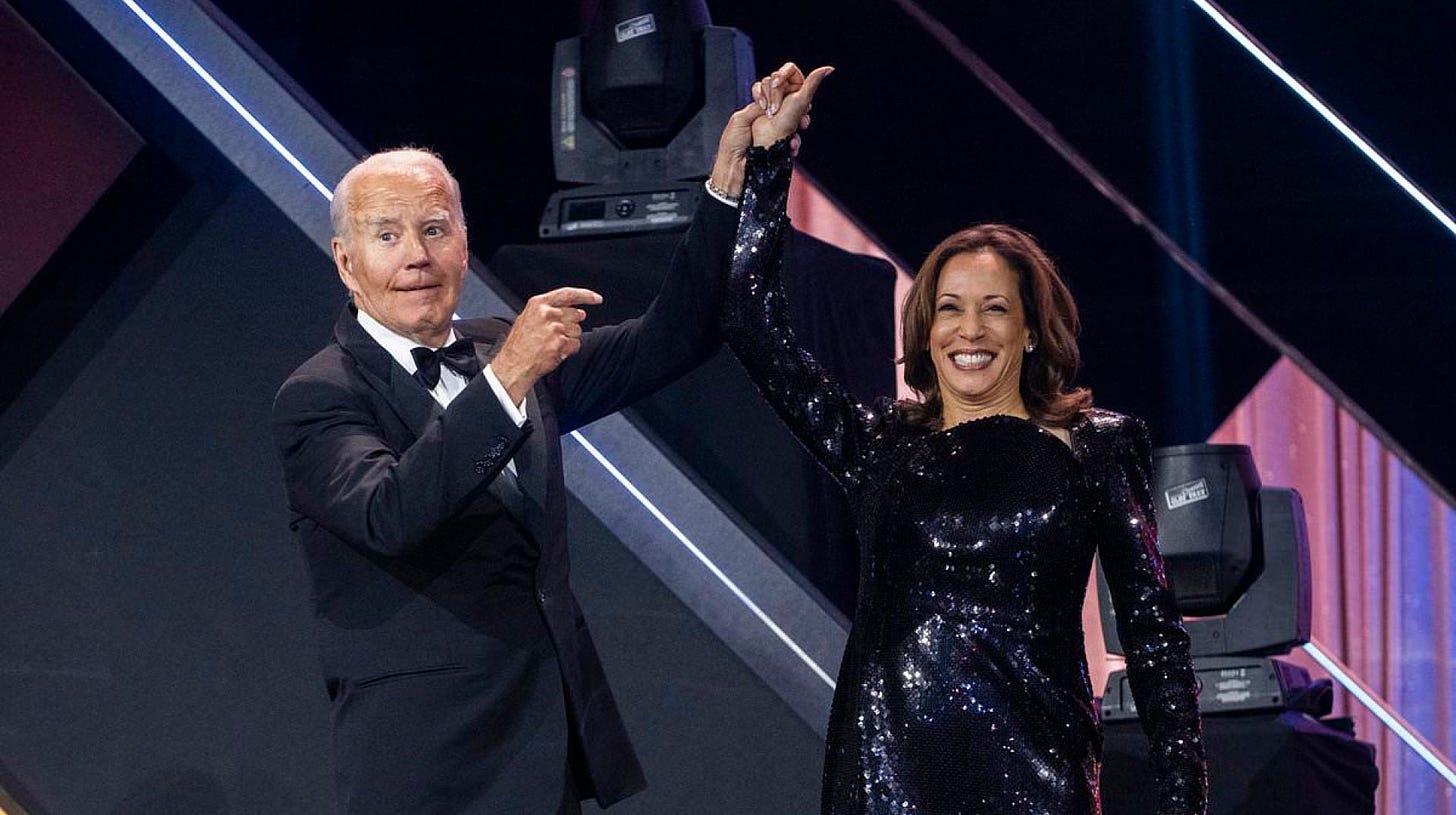 Ahora Joe abre para Kamala: Biden presenta a Harris en la deslumbrante gala  del Caucus Negro del Congreso donde la candidata demócrata luce un vestido  de lentejuelas - Surge Radio