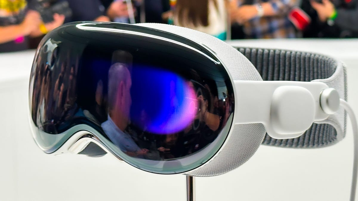 Apple Vision Pro Hands-On: Far Better Than I Was Ready For - CNET