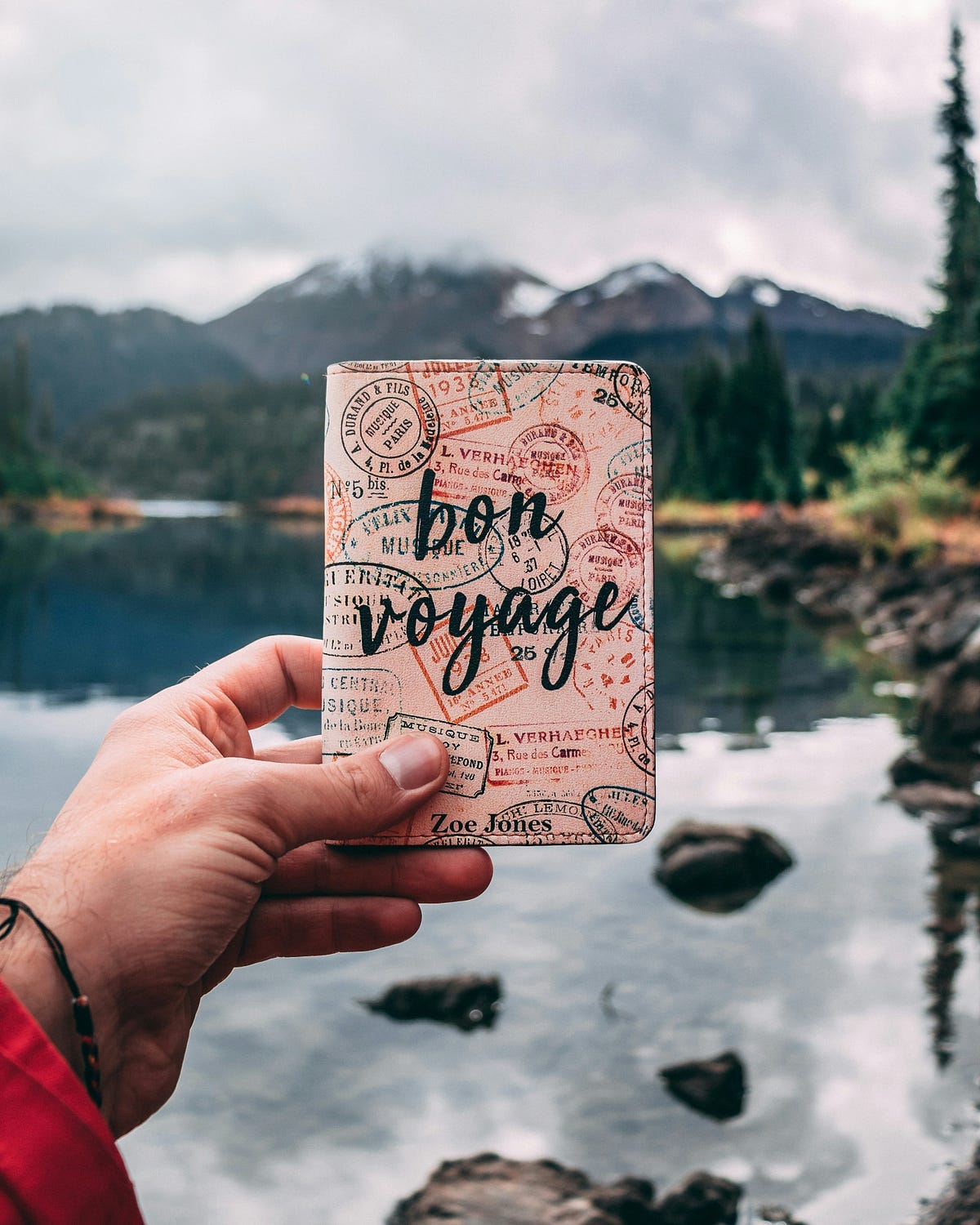 A person holds a card with the words, “bon voyage”. A person holds a card with the words, “bon voyage”.