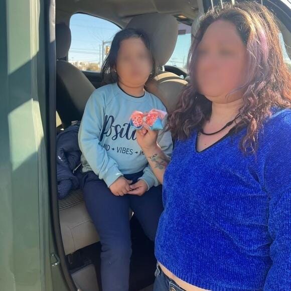 Migrant child & mother questioned by Texas DPS Officers