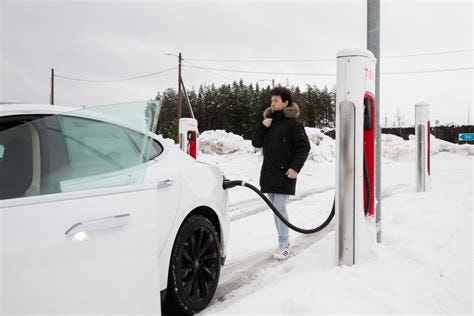 Tesla Disaster As Cars Won't Charge in Freezing Cold