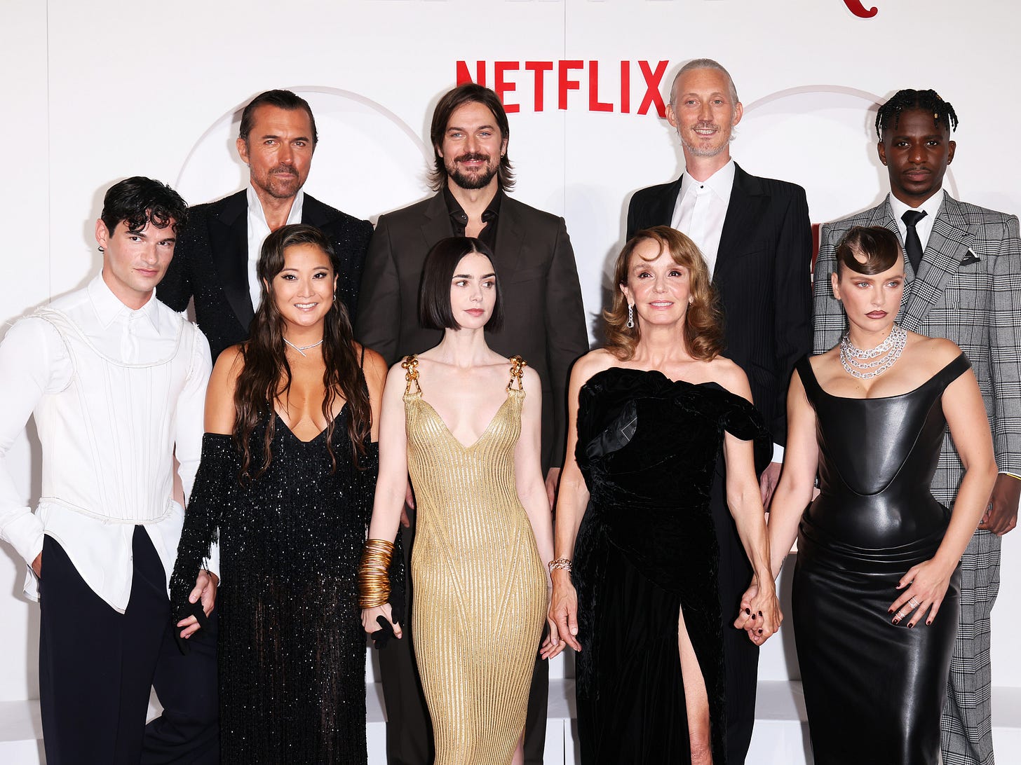 Emily in Paris : de passage à Rome, le casting de la série présente la  deuxième partie de la saison 4 en avant-première | Vanity Fair
