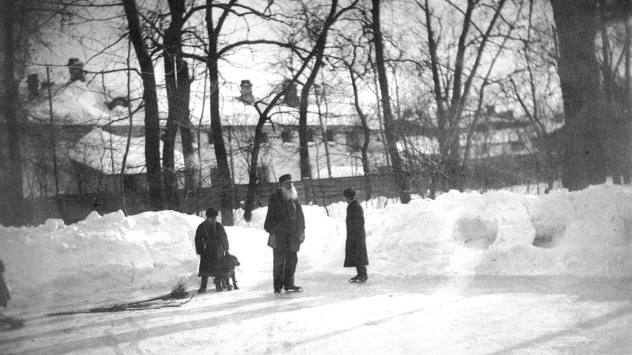 Leo Tolstoy skating in Khamovniki. 1898.