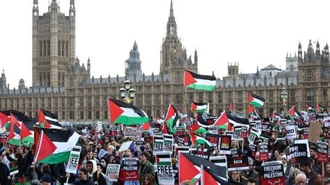 Israel-Palestine war: Tens of thousands protest in London to demand ...