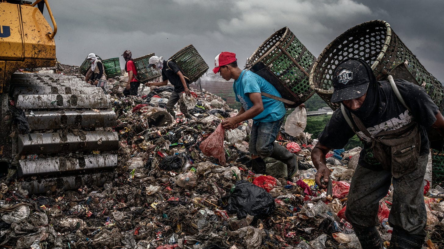 Jakarta's Trash Mountain: 'When People Are Desperate for Jobs, They Come  Here' - The New York Times