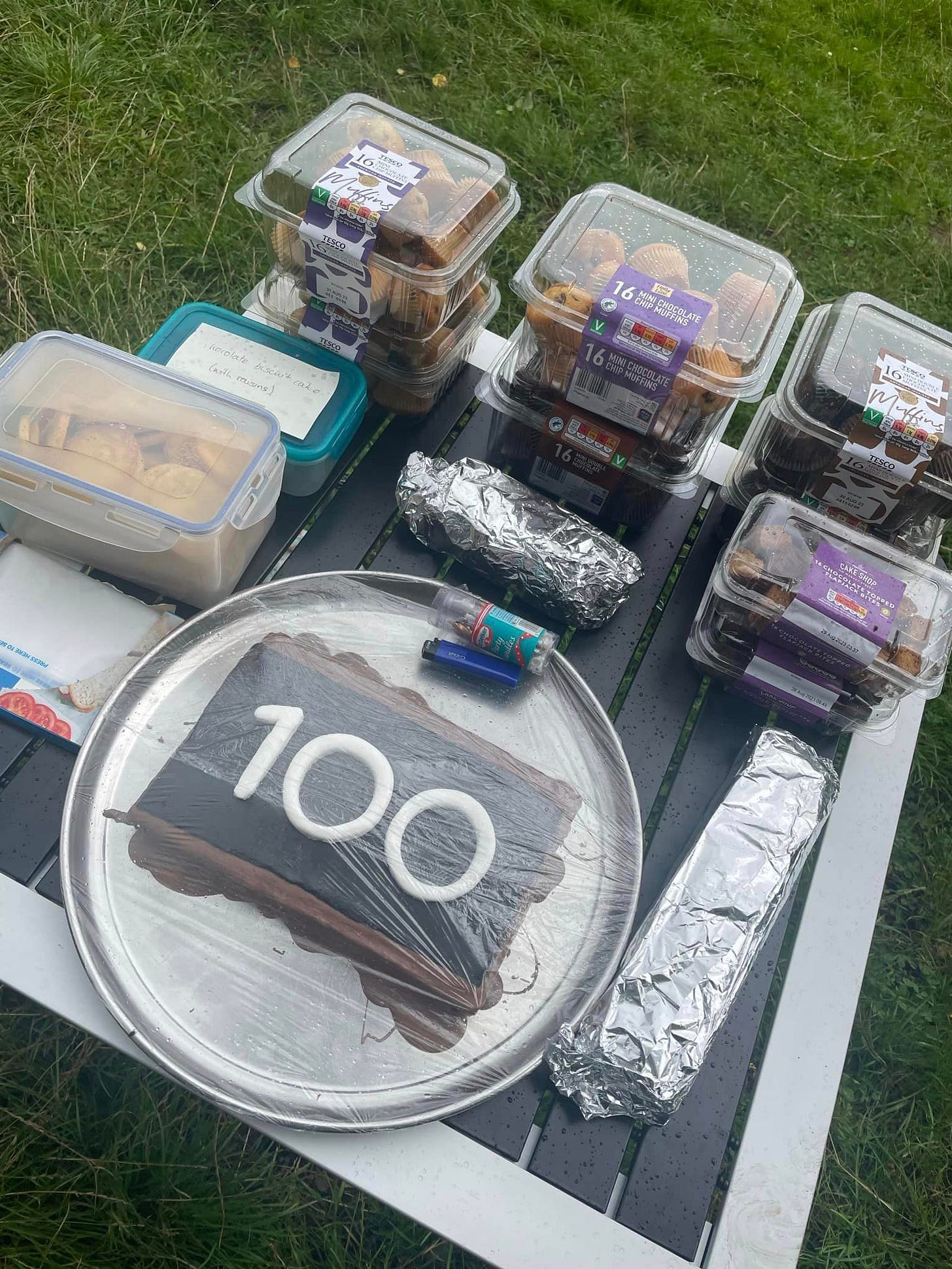Cake with 100 on it in celebration of the event number
