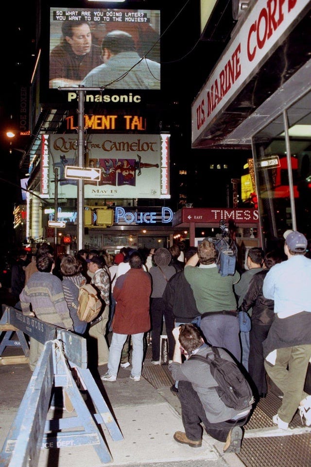 r/pics - New Yorkers stop to watch the "Seinfeld" finale in Times Square, 1998