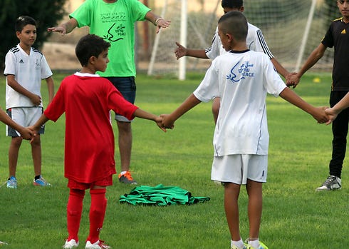 Israeli, Palestinian children play for peace