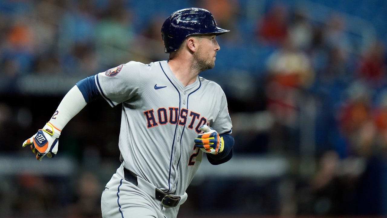 Astros' Alex Bregman has elbow surgery to remove bone chip