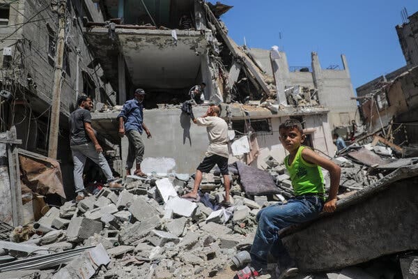 Debris From Destruction Adds to Dire Health Crisis in Gaza, U.N. Says - The  New York Times