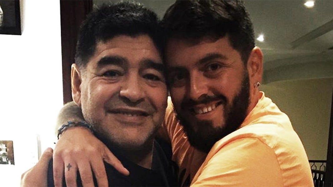 Diego Maradona Junior, la commovente lettera al padre: "Al tuo fianco mi  sentivo invincibile, mi mancherà vedere il Napoli con te" - Gonfia la Rete