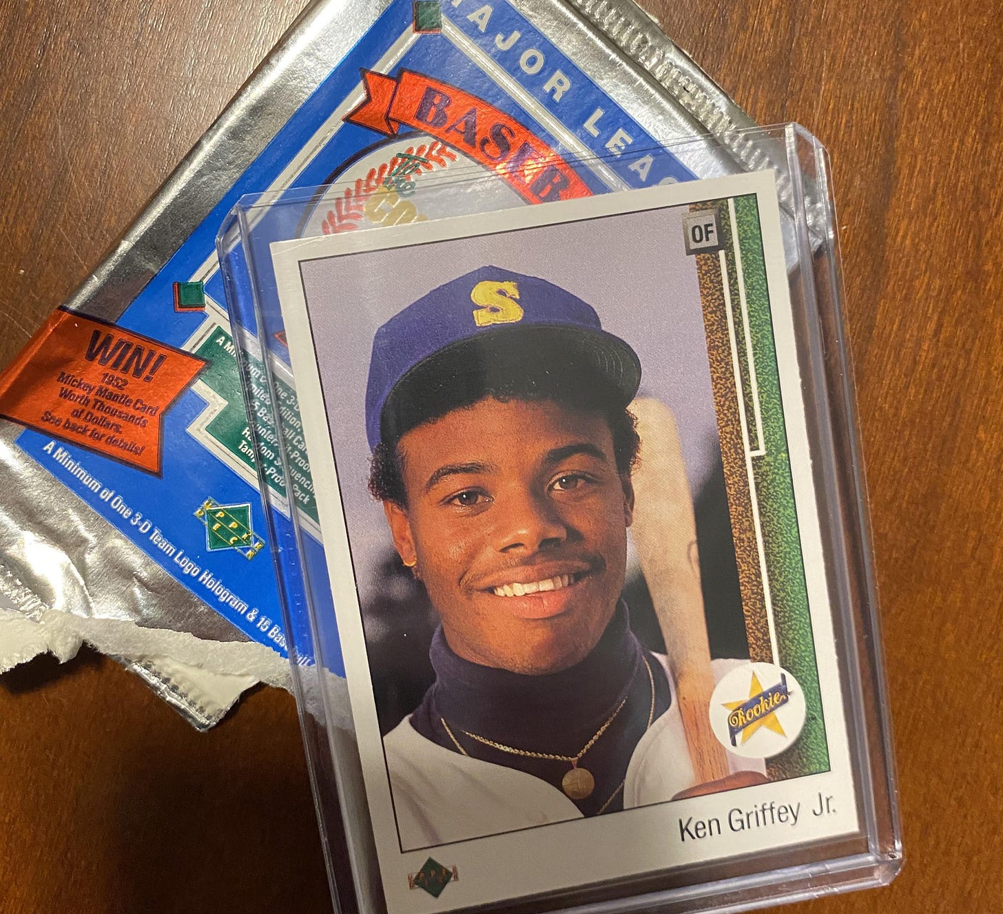 Took a gamble and purchased a $13 pack of 1989 Upper Deck off of eBay.  Pulled this bad boy. This was the Holy Grail when I was a kid. :  r/baseballcards