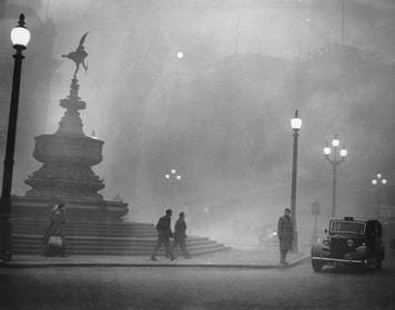 File:Piccadilly Circus in Pea-Soup.jpg