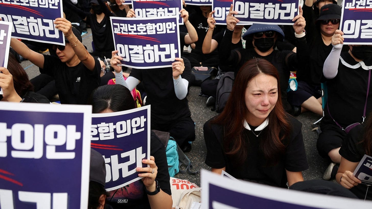 South Korean teachers hold protest rally after colleague's death | World  News - Hindustan Times