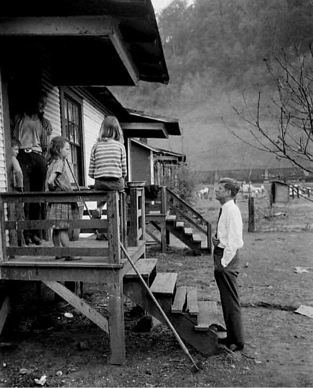 John F. Kennedy campaigning Door-to-Door in West Virginia, 1960 :  r/Damnthatsinteresting