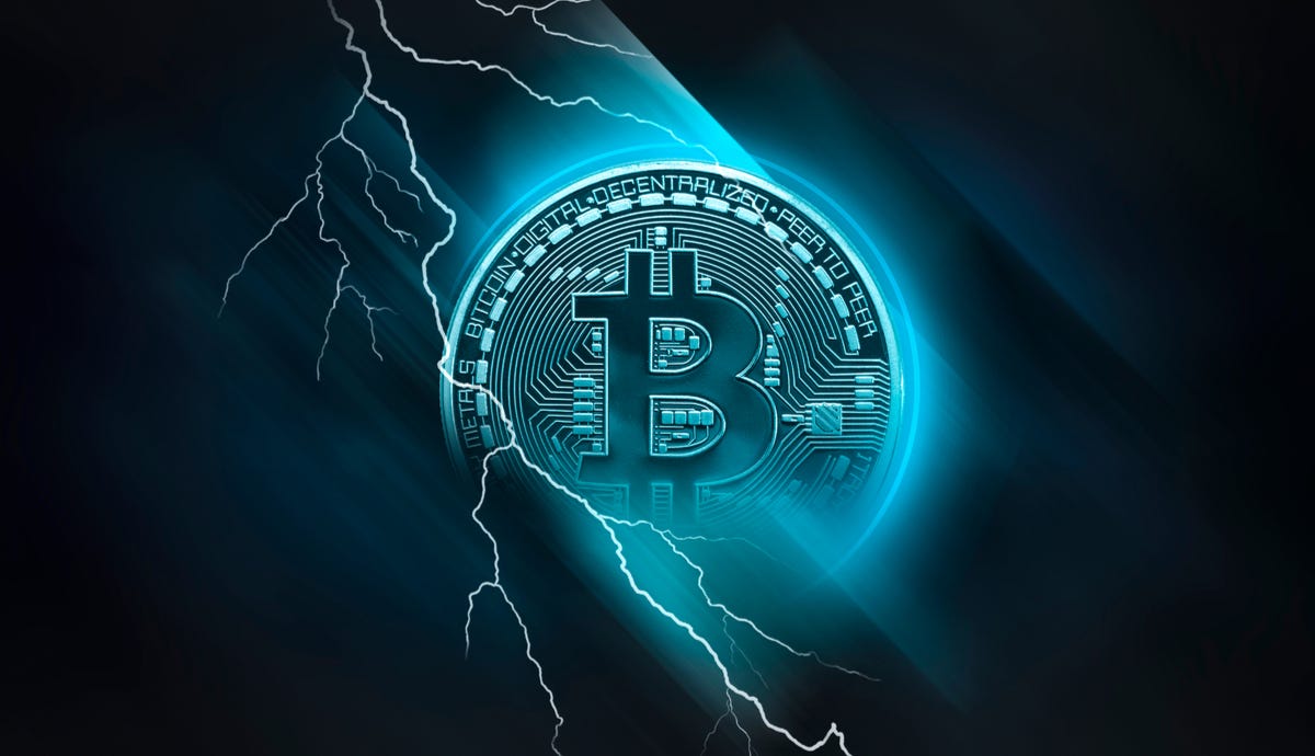Moeda do Bitcoin envolta por raios (Lightning Network)