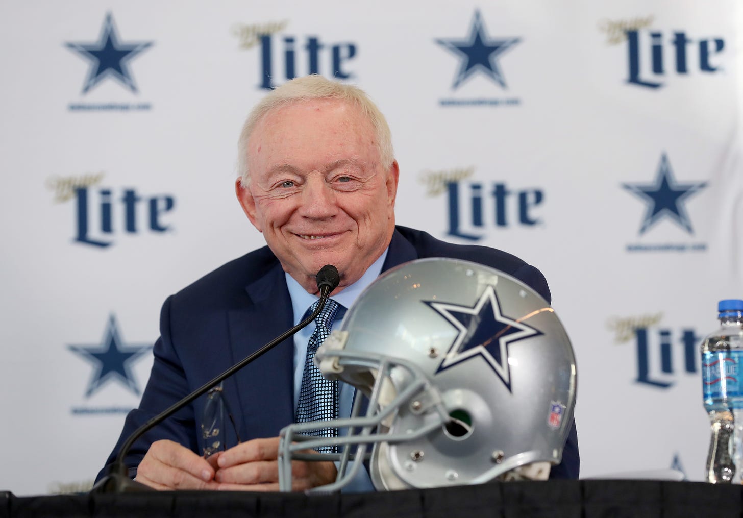 Woman suing Dallas Cowboys owner, Jerry Jones, alleging he is her father |  ConchoValleyHomepage.com