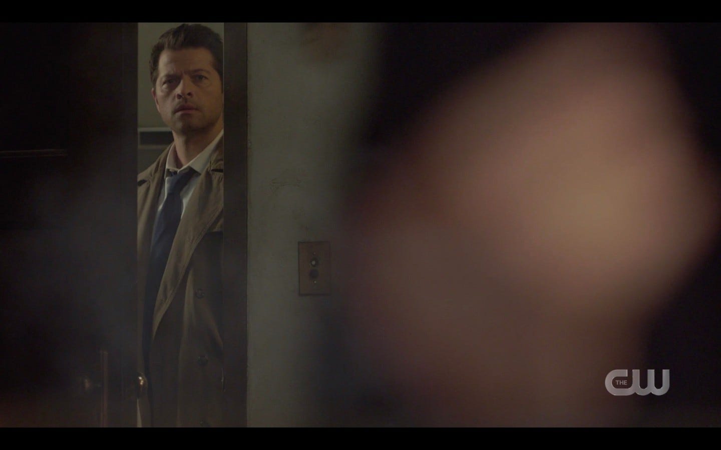 supernatural 14.15 castiel looking through crack seeing jack turning snake to ash