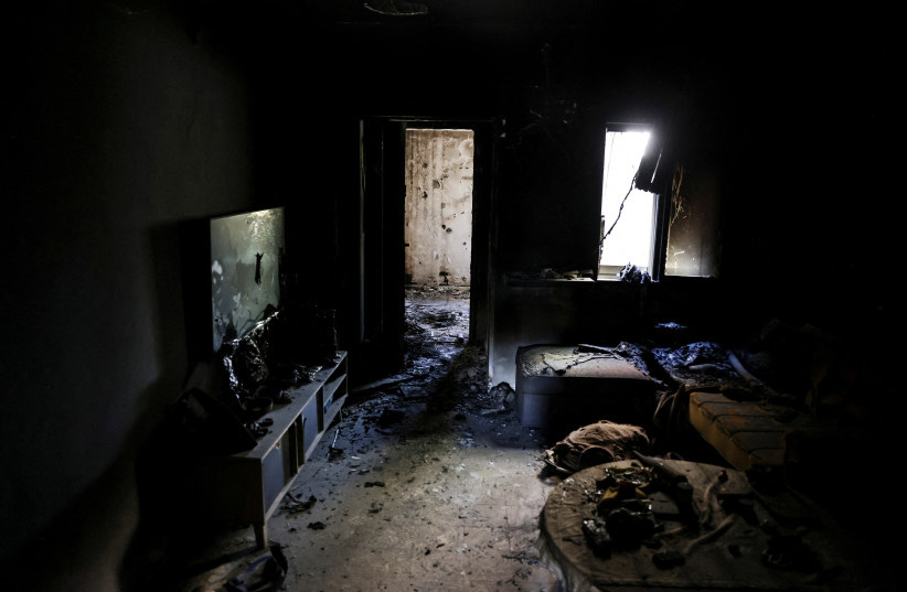 A view shows the living room of a burnt house, following a deadly infiltration by Hamas gunmen from the Gaza Strip, in Kibbutz Kfar Aza in southern Israel, October 15, 2023. (credit: RONEN ZVULUN/REUTERS) A view shows the living room of a burnt house, following a deadly infiltration by Hamas gunmen from the Gaza Strip, in Kibbutz Kfar Aza in southern Israel, October 15, 2023. (credit: RONEN ZVULUN/REUTERS)