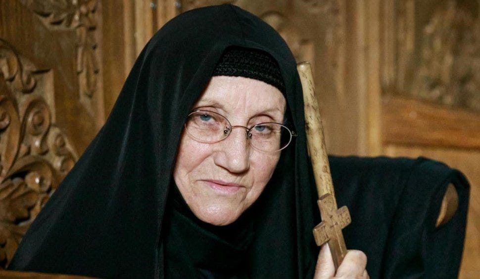Maica Siluana Vlad, o personalitate importantă a bisericii, a murit la 77  de ani
