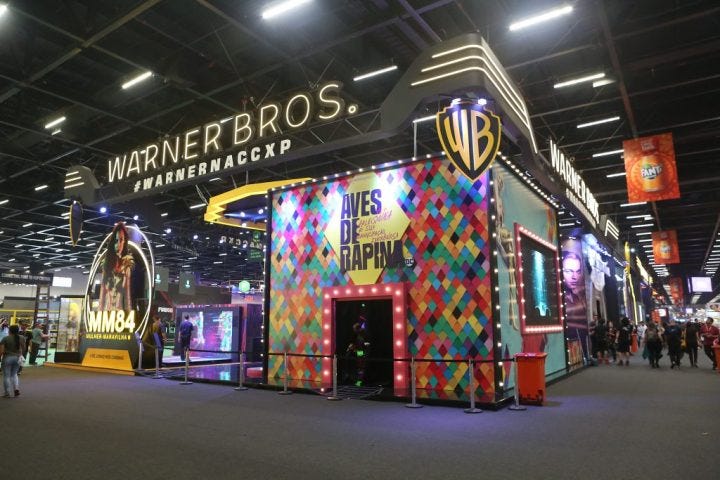 Warner Bros mistura universos em estande com ativações na CCXP
