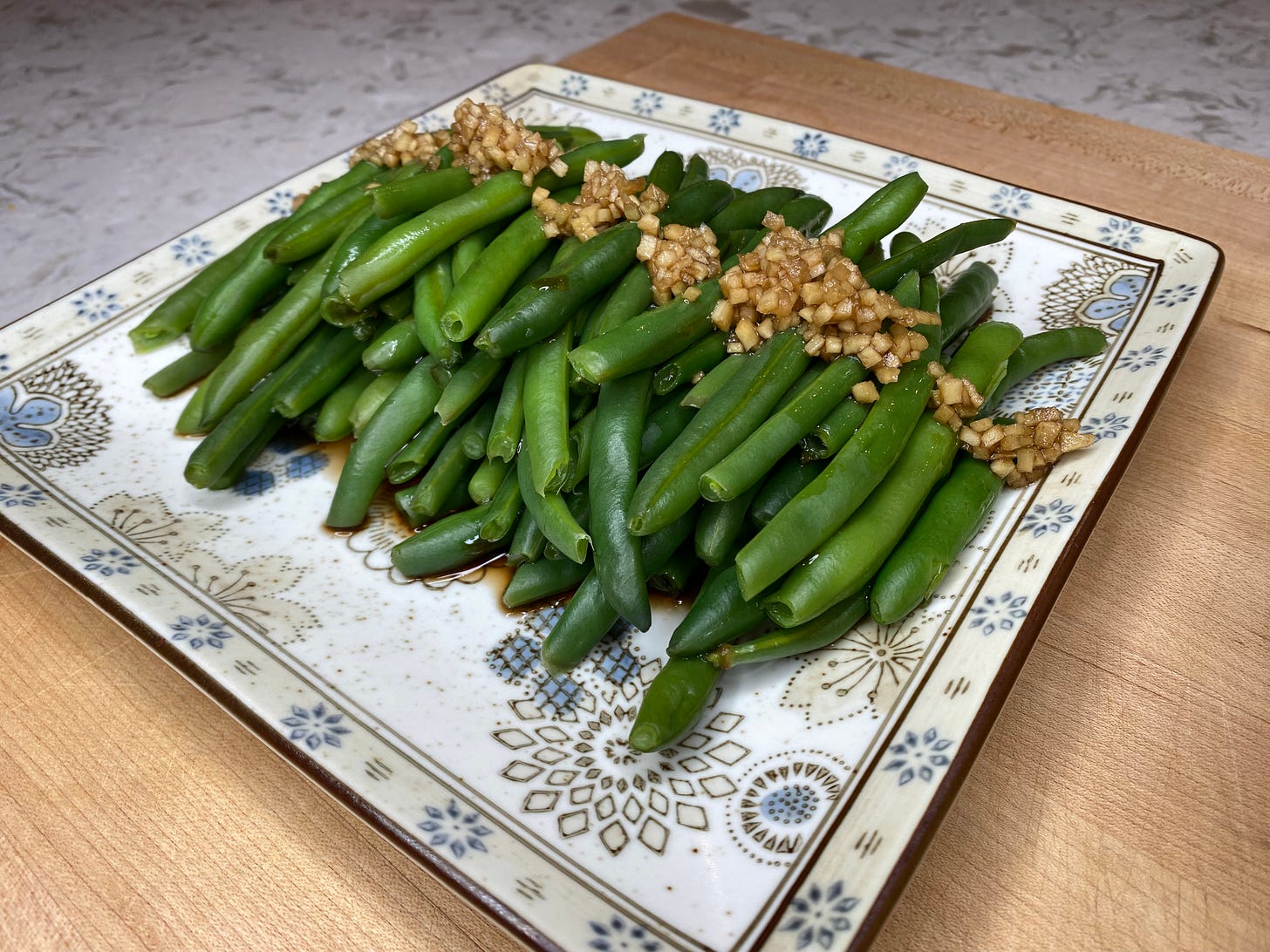 Green beans with garlic sauce