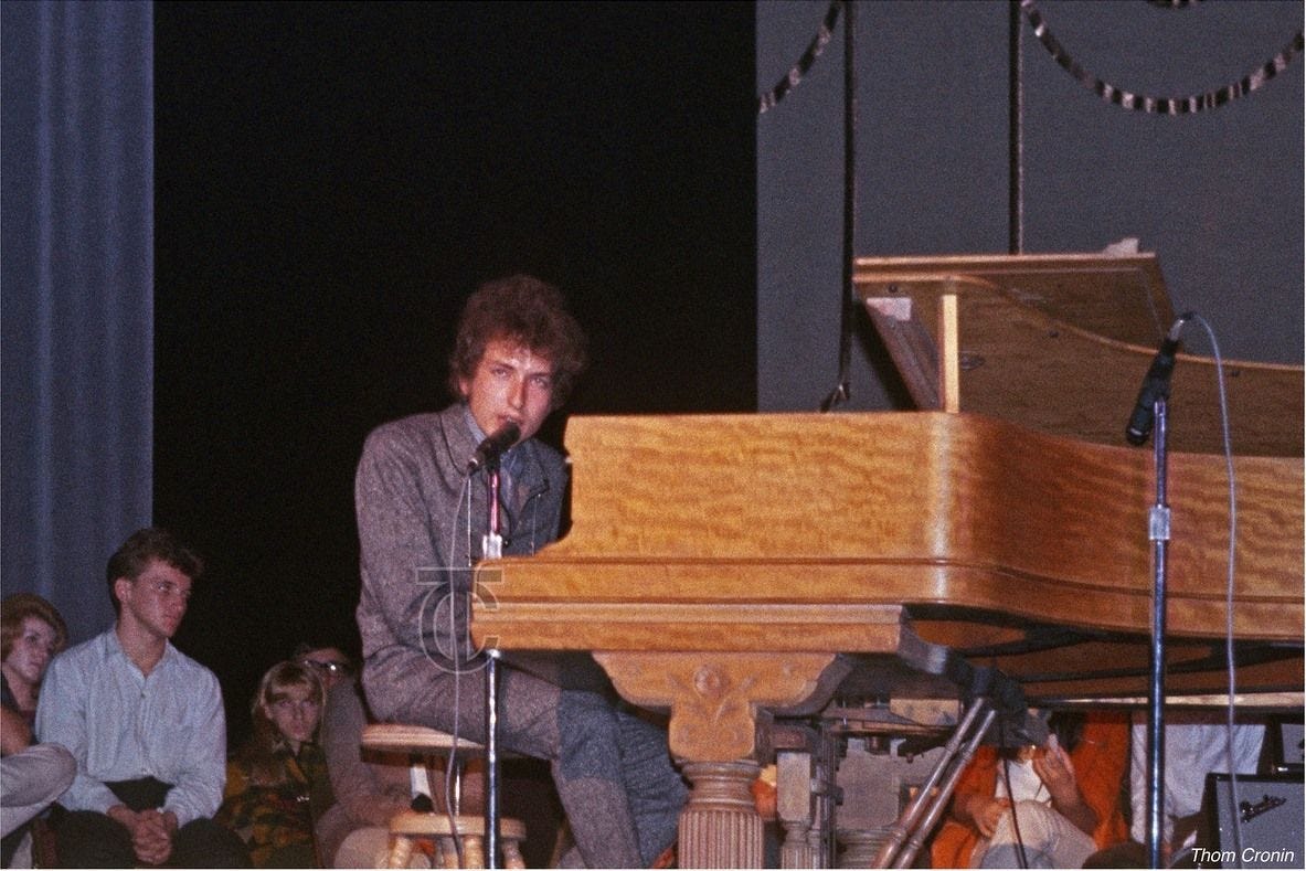 Bob Dylan at Newark Symphony Hall in 1965 | Dylan songs, Bob dylan, Dylan