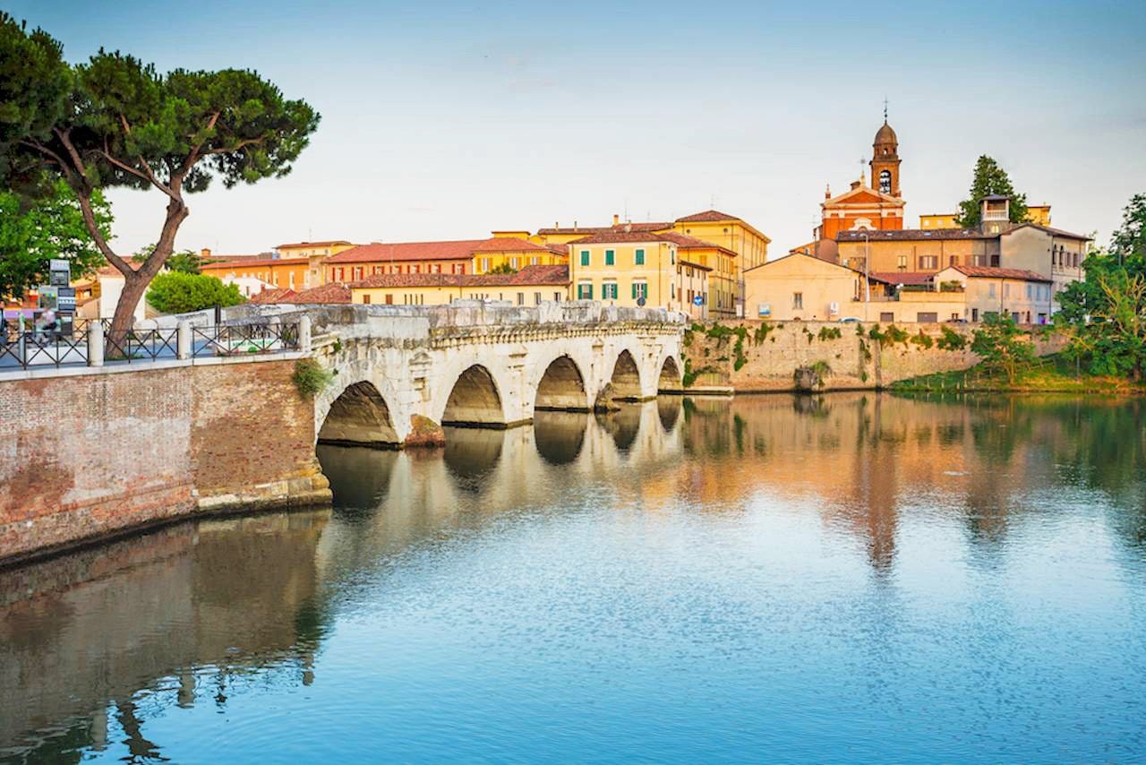 The true story of the Ponte di Tiberio in Rimini | Travel Emilia Romagna