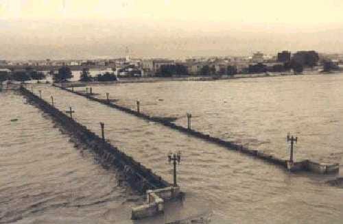 historia30 valencia valencia anegada por la riada de 1957