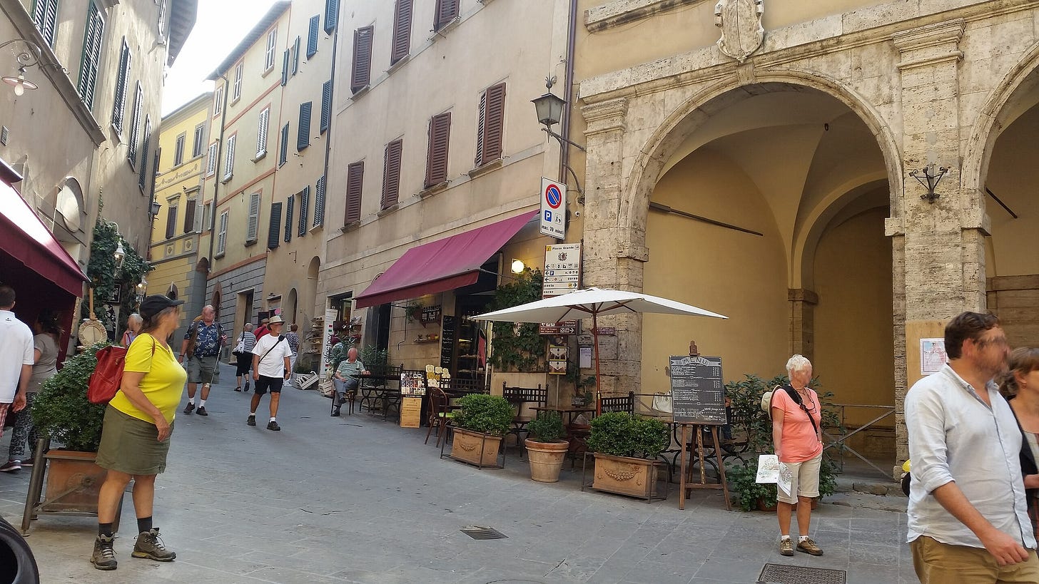 File:Via di Voltaia nel Corso (Montepulciano) 01.jpg - Wikimedia Commons