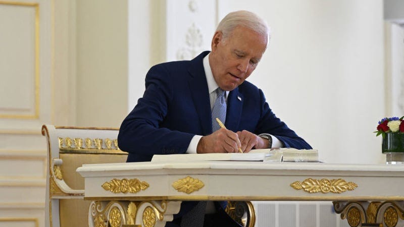 „AKI IRÁNYÍTTA AZ AUTOPEN-T, AZ ELNÖKSÉGET IRÁNYÍTOTTA”: Lehetséges, hogy Biden elnöki lépései semmissé válnak?