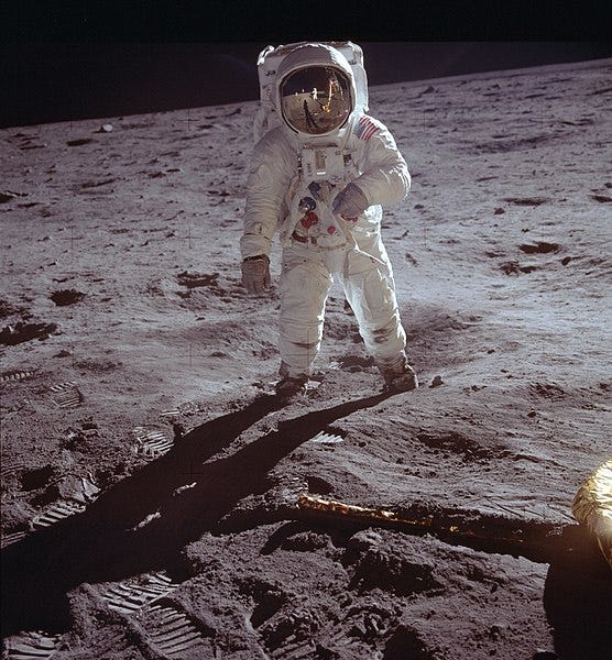 File:AS11-40-5903 - Buzz Aldrin by Neil Armstrong (full frame) (cropped).jpg
