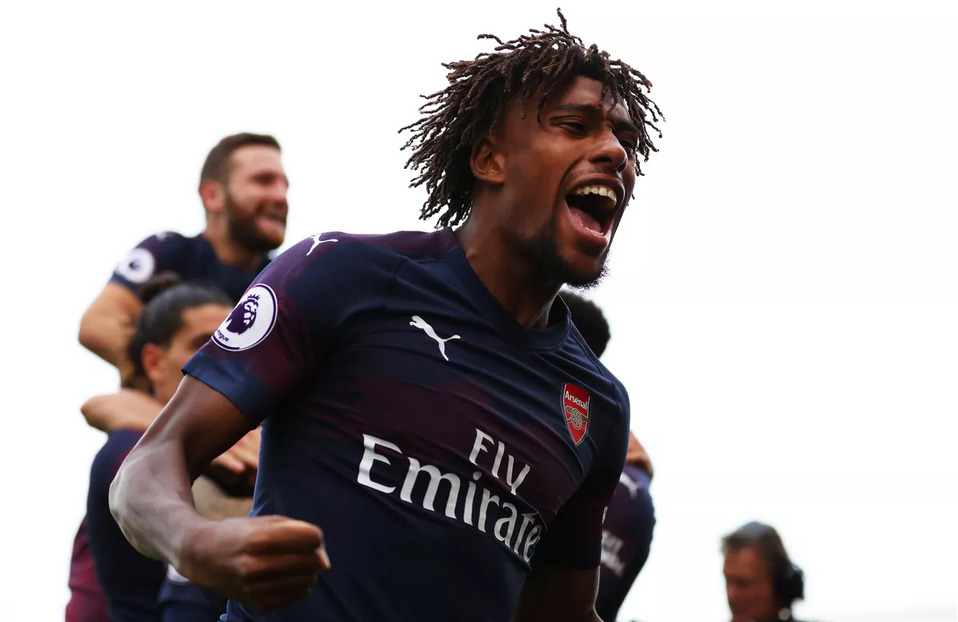 Alex Iwobi, left vs right