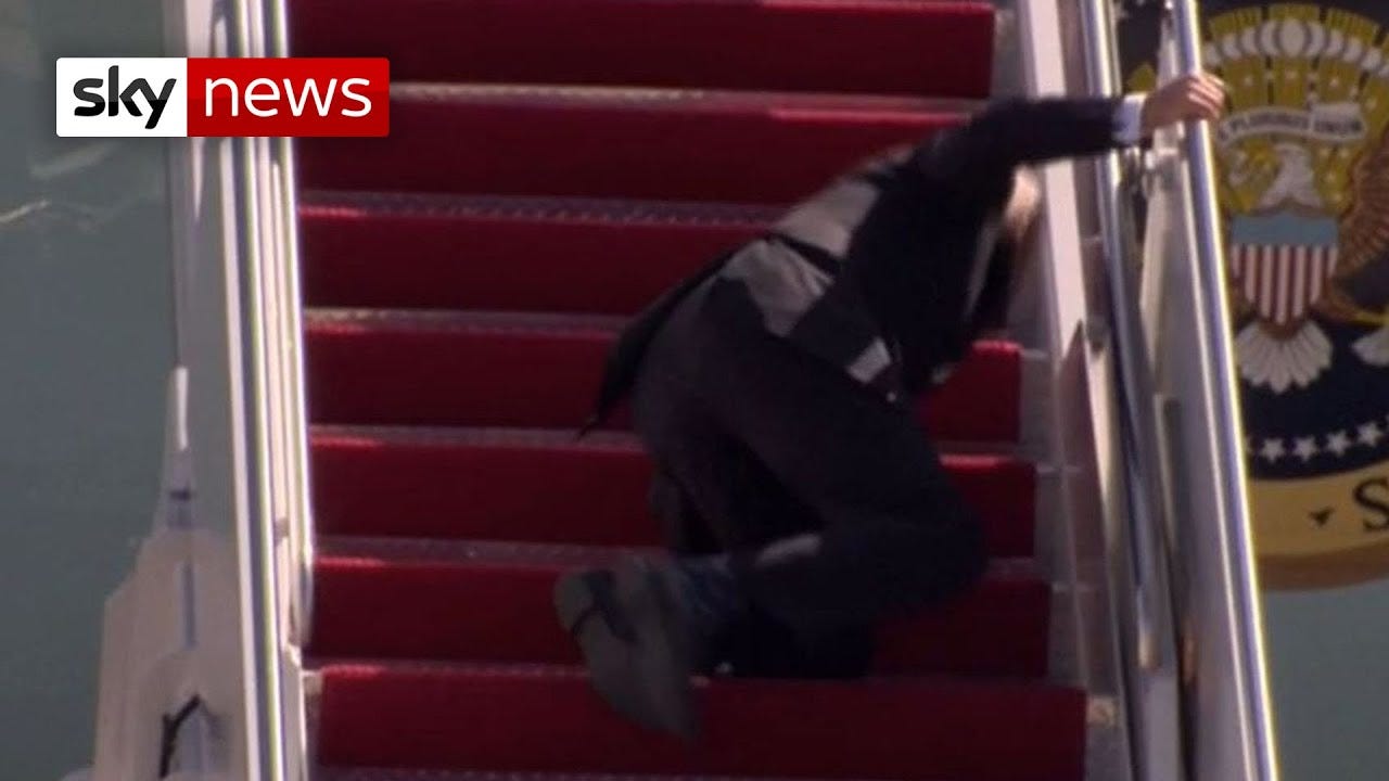 President Biden falls on Air Force One stairs - YouTube
