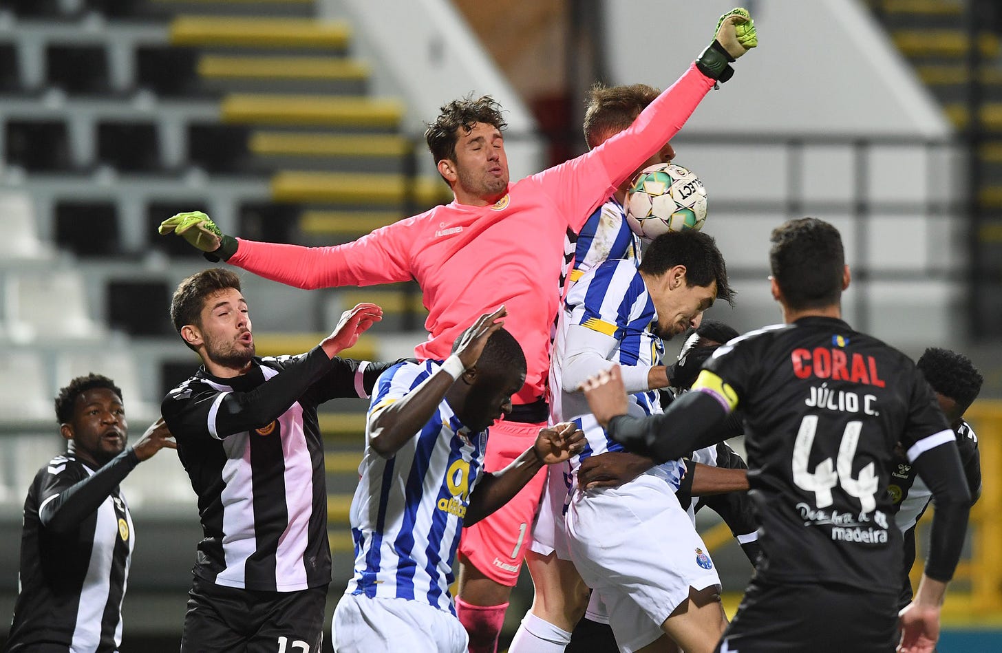 Expulsão decisiva no adeus do Nacional à Taça de Portugal - Clube  Desportivo Nacional - Madeira