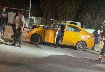 Taxista muere al chocar su auto.