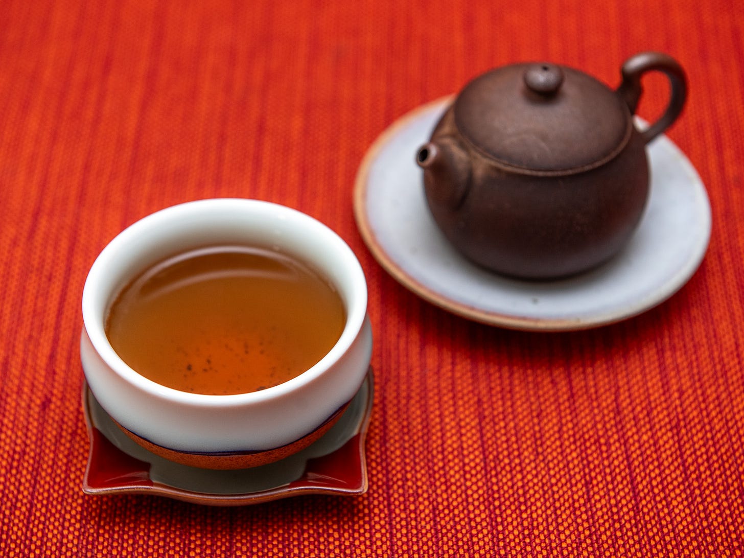 ID: Brewed Wistaria Hongyin puer and clay teapot
