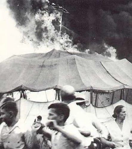 O fogo devorando o circo
