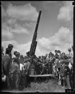Anti-aircraft artillery on Army Day at Fort MacArthur, San Pedro, 1936. Photo Credit: Los Angeles Times Photographic Archive. Department of Special Collections, Charles E. Young Research Library, UCLA. Anti-aircraft artillery on Army Day at Fort MacArthur, San Pedro, 1936. Photo Credit: Los Angeles Times Photographic Archive. Department of Special Collections, Charles E. Young Research Library, UCLA.