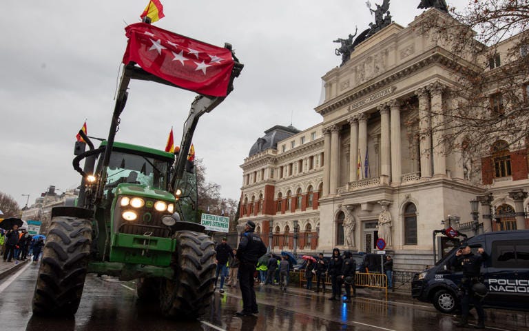 A tractor with the Madrid flag campaigns in front of the Ministry of Agriculture - David Canales/Sopa/Shutterstock