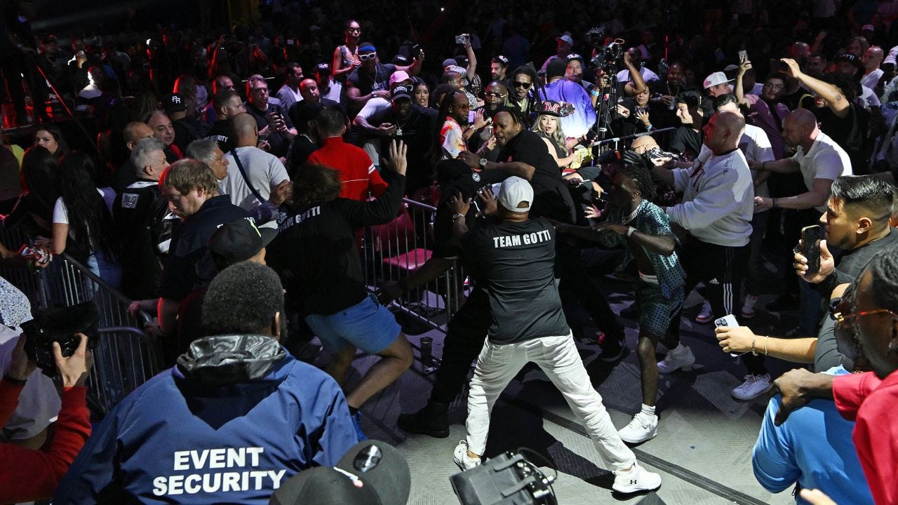 Floyd Mayweather's exhibition fight against ​​John Gotti III ends in mass  brawl | CNN