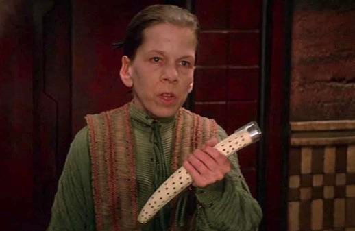 Happy birthday! Shadout Mapes actress Linda Hunt turns 76 years old ...