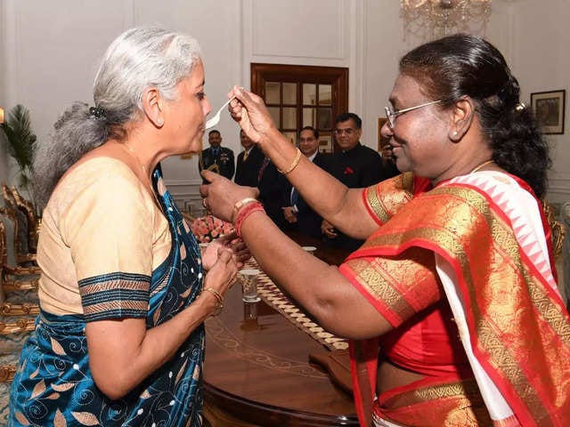 budget 2024: President Droupadi Murmu feeds Nirmala Sitharaman Dahi Shakkar  ahead of Budget 2024; Pics - Sitharaman calls on Prez | The Economic Times