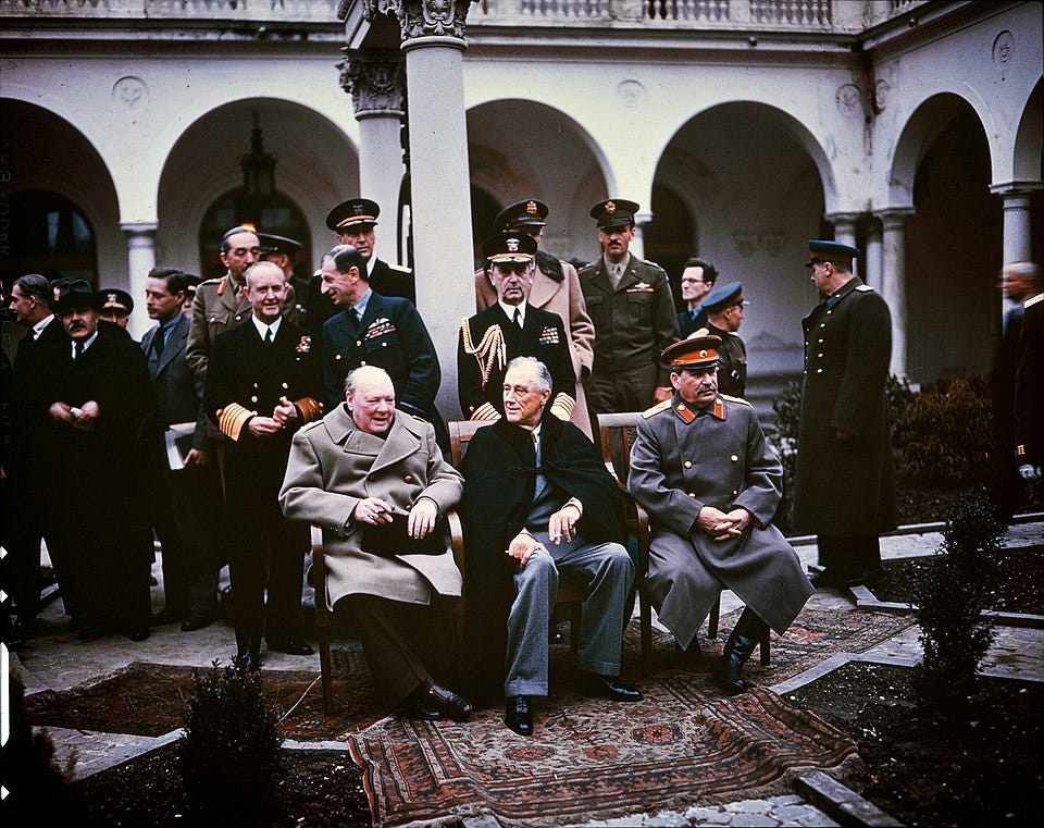 Fichier:Yalta Conference 1945 Churchill, Stalin, Roosevelt.jpg